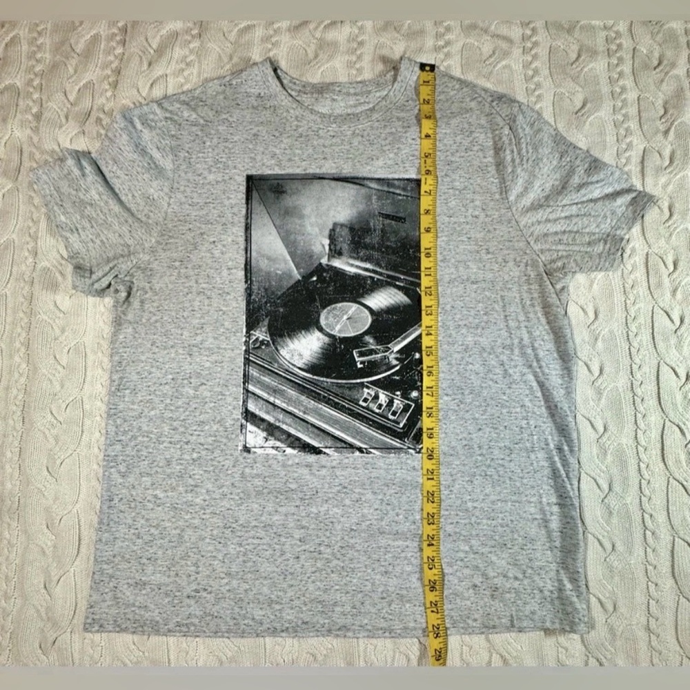 Lot of 3 Banana Republic Graphic T-Shirts / Grey / Brown / Green Size XL - Picture 9 of 16